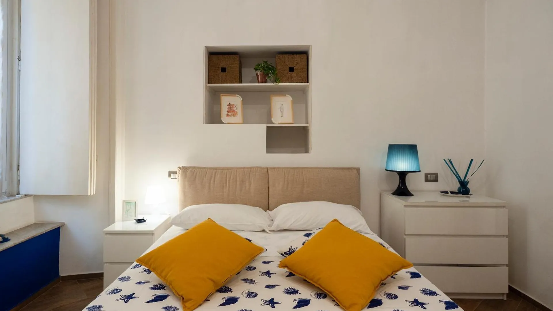 Appartamento La Casa Blu a Toledo di Alberto Napoli Italia