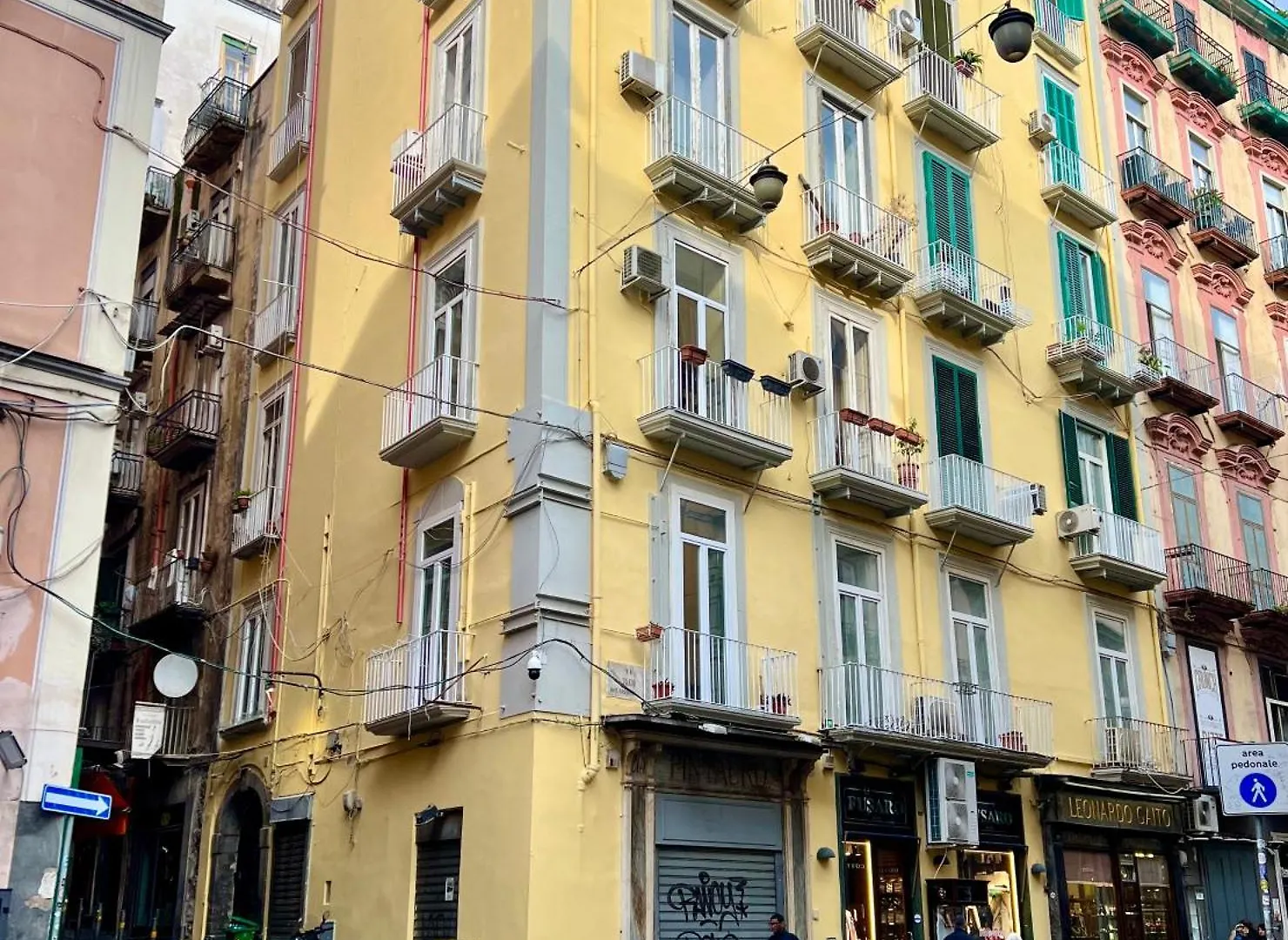 La Casa Blu a Toledo di Alberto Napoli 0*,  Italia